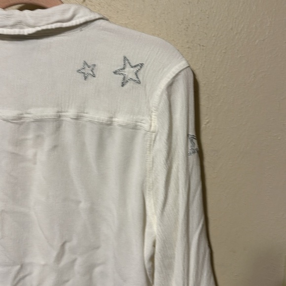 Torrid Taylor White button down shirt with embroidered silver stars Size 2X - Picture 11 of 11